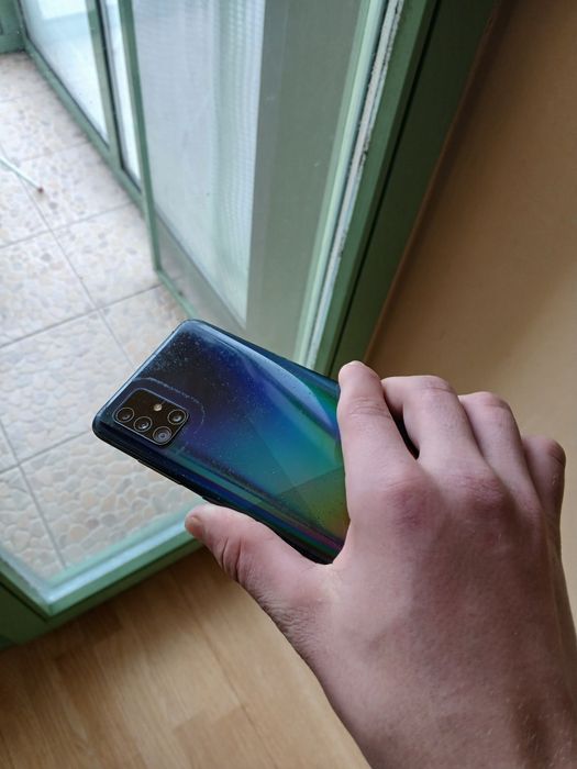 Продавам Samsung a51 в добро състояние, екрана няма дефекти