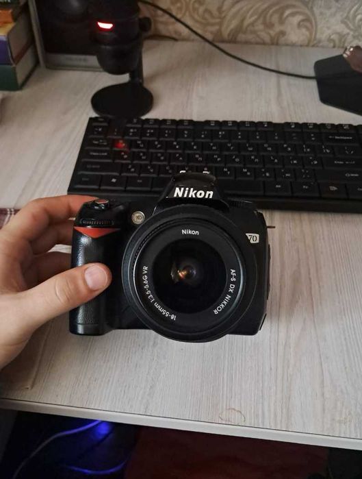 Продам Фотоаппарат Nikon D70 !