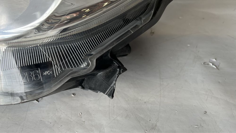 Ляв фар Toyota Verso S 2012-