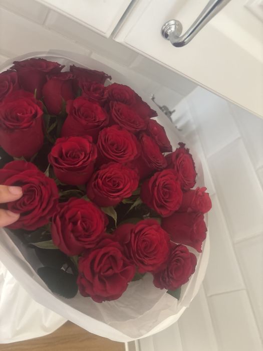 25 штук роза түнде келген