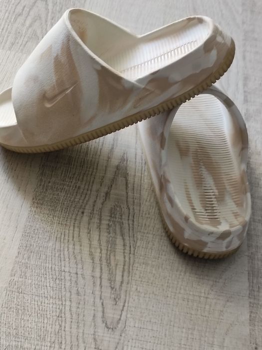 Papuci Nike. Aproape noi merita văzuți model deosebit