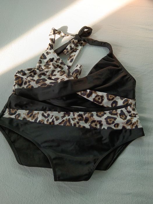 Vând Costum de Baie Mărimea 1 XL Nou
