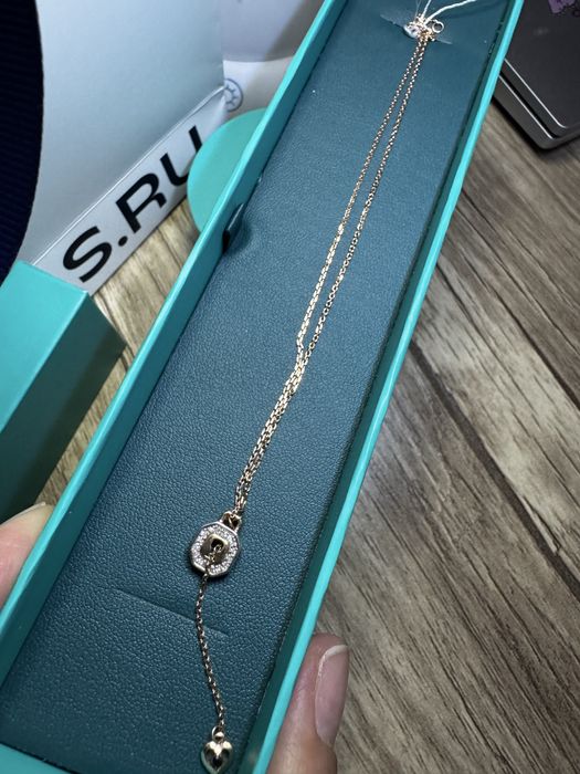 Золотая цепь с кулоном бриллиант