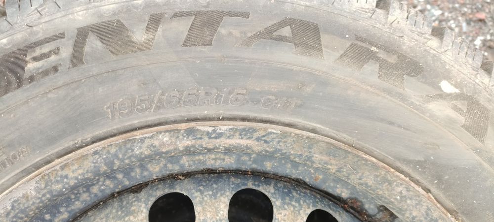 Продам комплект баллонов  195 65 R15