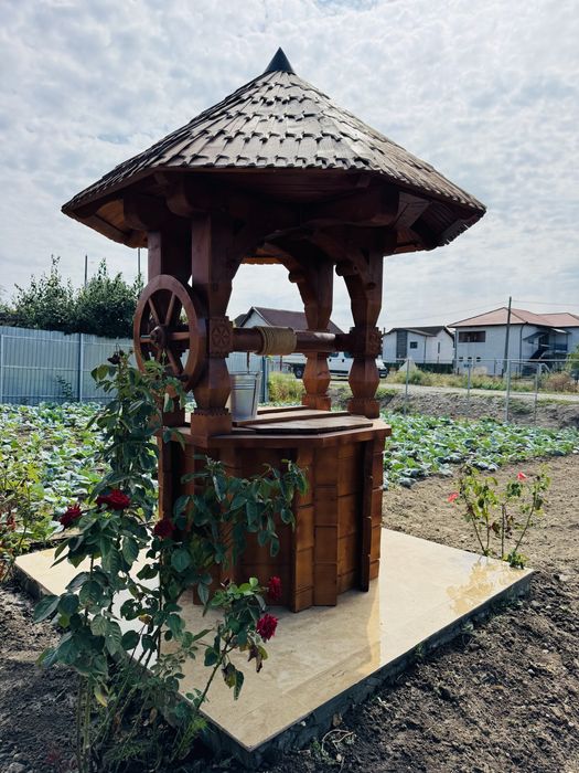 De vânzare Fântână din lemn, lucrată în Maramureș