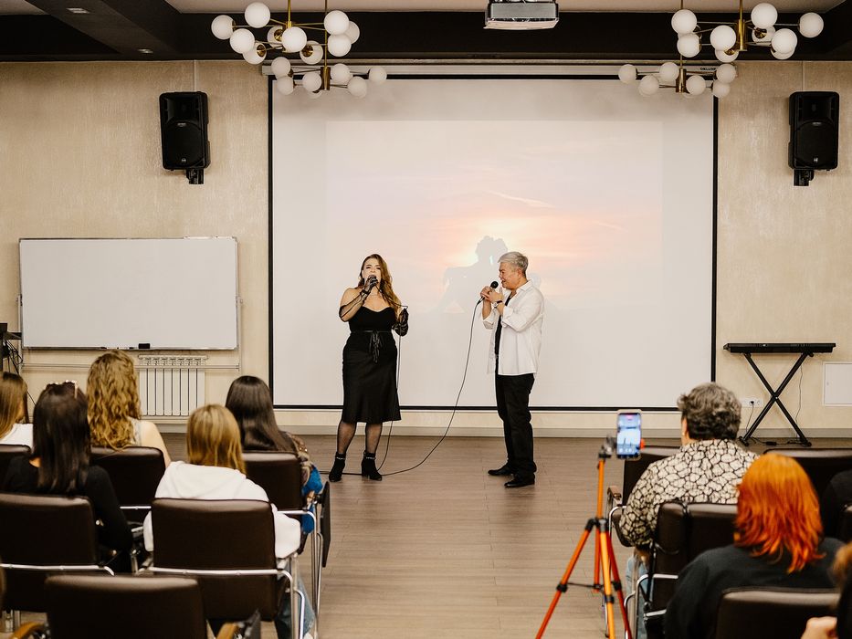 Видеограф, мобилограф, рилсмейкер