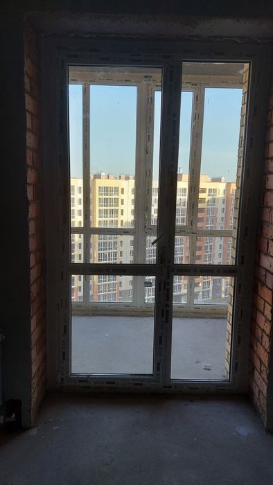 Продам балконную дверь