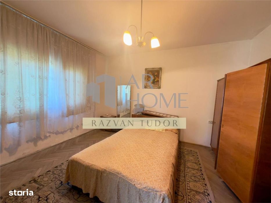 Casa 4 camere , cu beci ,1681m2 teren , Boldesti Scaeni