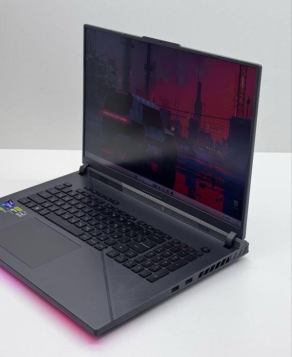 Asus ROG Strix G18 Core i9-14900HX RTX 4060 8GB DDR5 32GB 1TB M.2 SSD
