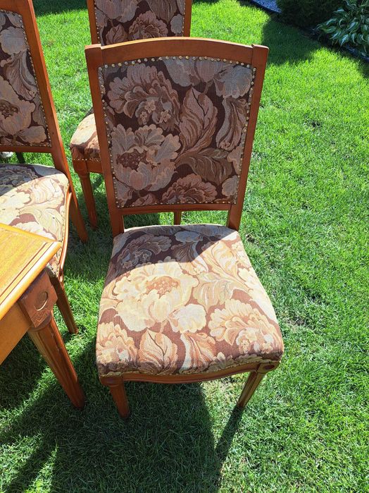 Masa living sau sufragerie