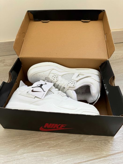 Adidasi AIR JORDAN 4 Pure Money, Produs Nou NIKE - Triple White