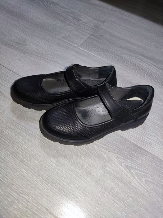 Продам туфли для девочки