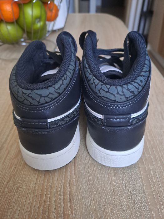 Vand Nike Air Jordan 1 Mid Se