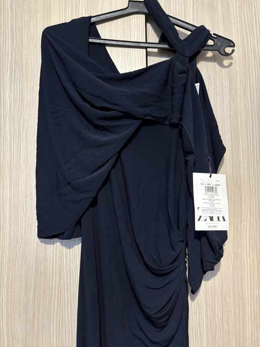 Официална рокля.