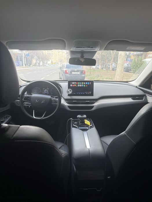 Hongqi E-QM5 sotiladi