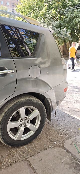 Продам Outlander XL