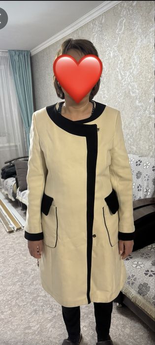 Продам бежевое пальтр