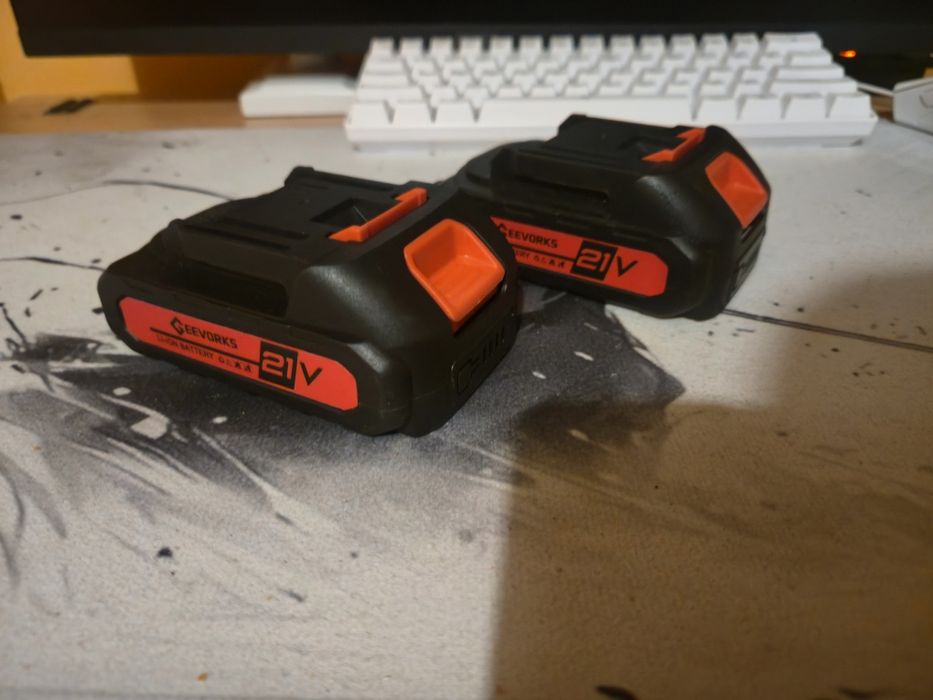 2 батерии Geevorks 21V 1300mAh + зарядно - чисто нови