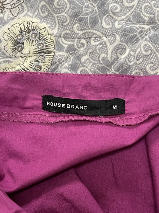 Платье с воланами на руках