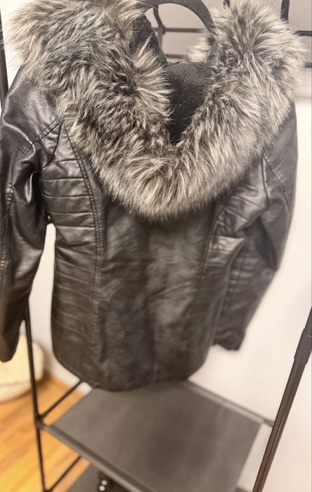 Дамско зимно яке 13€