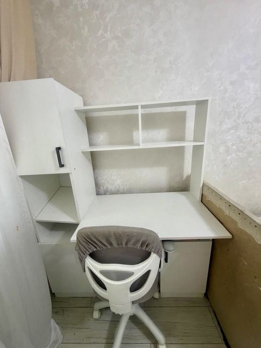 Срочно продается письменный стол с креслом