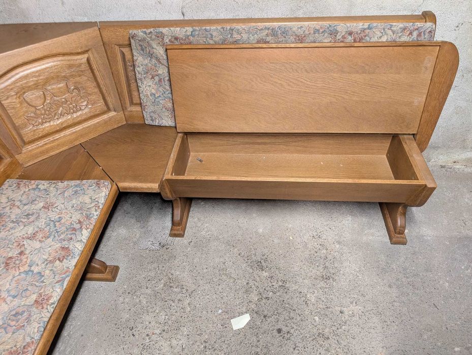 Масивен кухненски ъгъл в комплект с маса и столове, дърворезба