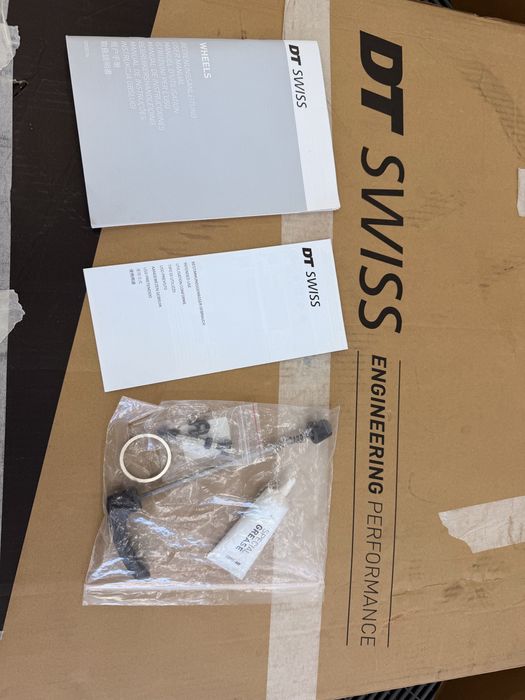 Задна капла шосеен велосипед DT Swiss R460