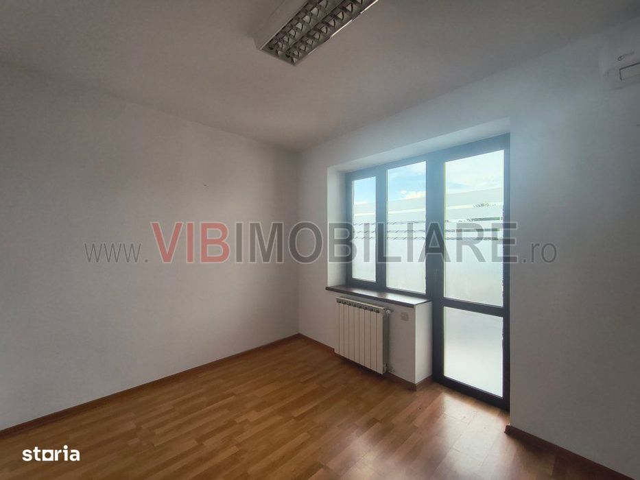 Apartament cu 3 camere, 80 mp, nemobilat - pentru birouri - Zona Piața