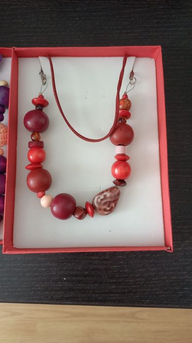 Coliere handmade in cutie cadou