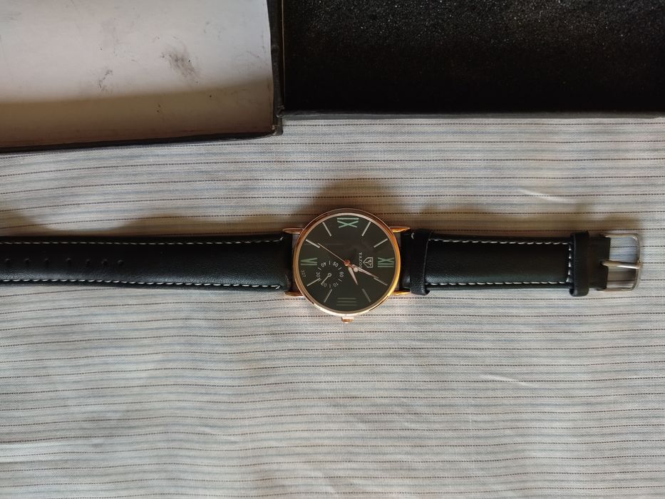 Продавам часовник