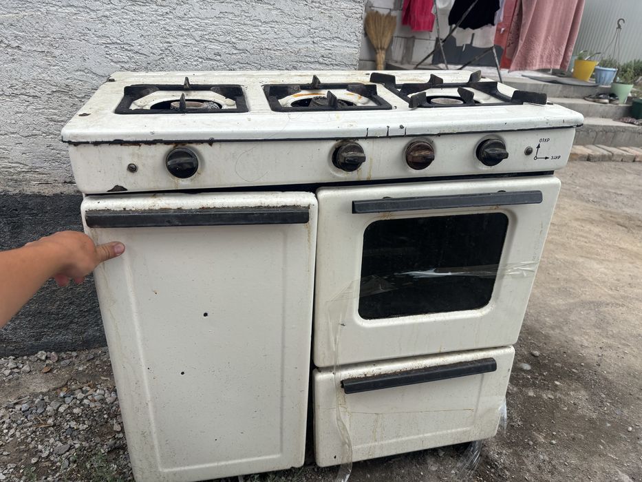 Продам газовую плиту