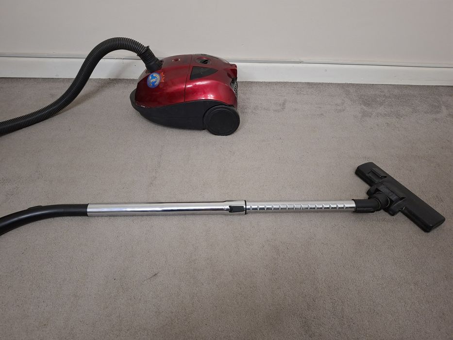 Пылесос мешковой Sirius SRV-1650RD для сухой уборки