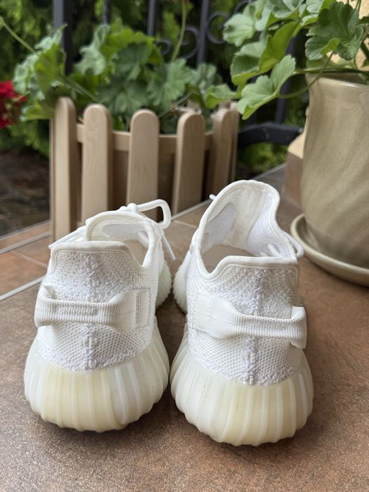 Yezzy adidas маратонки