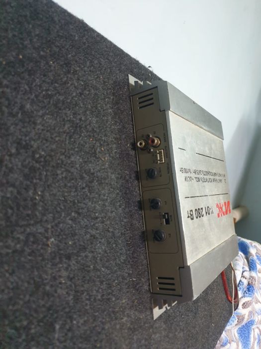 Продам саб с усилителем Hertz