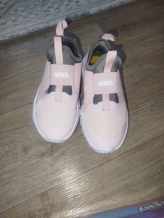 Кроссовки на девоку Nike