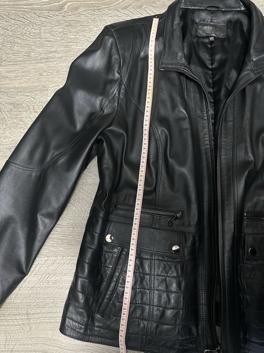 Geaca neagra de piele naturala