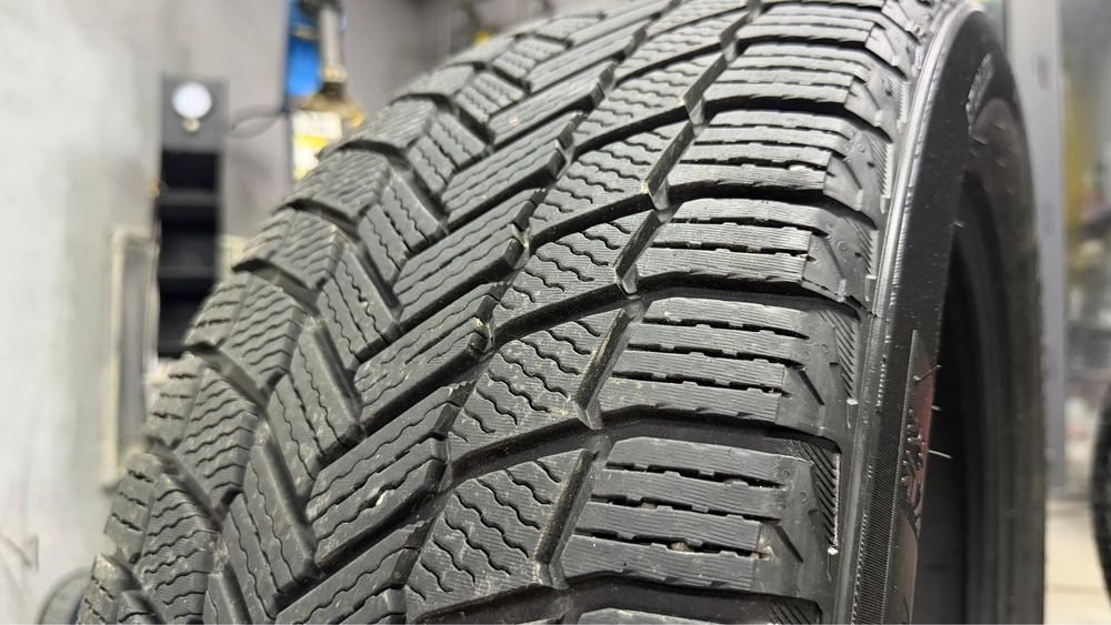 Зимние шины 265/50/22