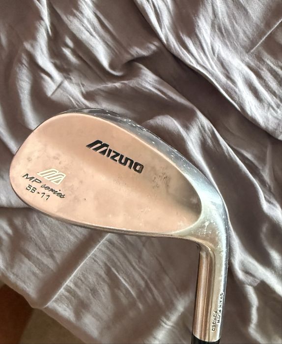 Set de golf Bennington cu crose de CHAMP si Mizuno Mp 56-11
