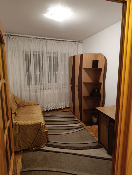Vand apartament 3 camere decomandat etaj 2
