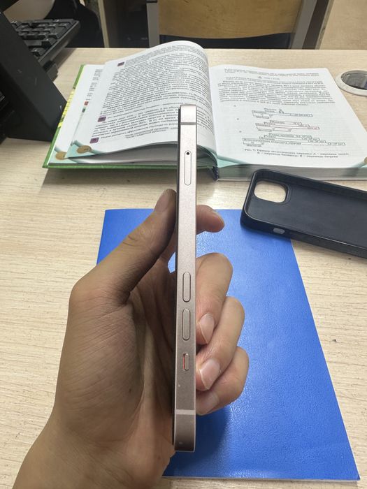 Продам Айфон 13