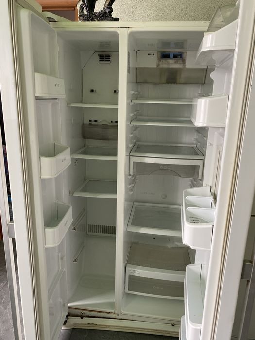 Продам Холодильник LG