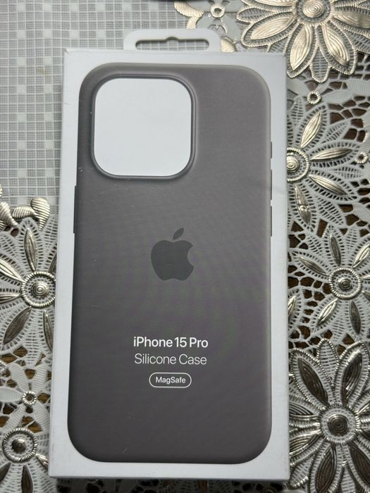 Продается оригинальный силиконовый чехол на iPhone 15 pro