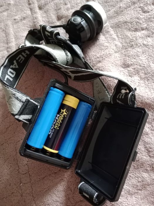 Налобный фонарик.