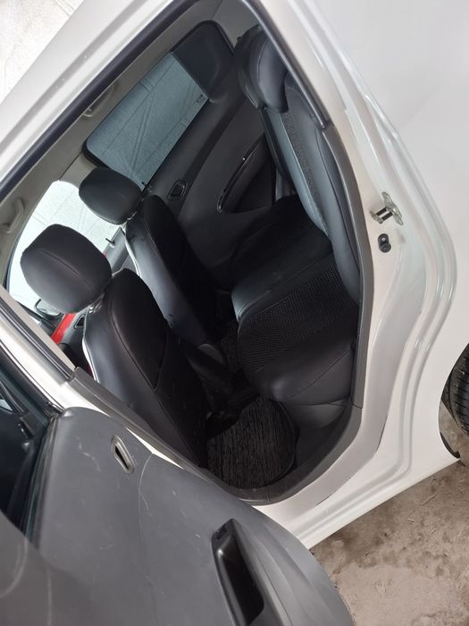 Spark 2011 yil 3 -pazitsa 1.2 mator.