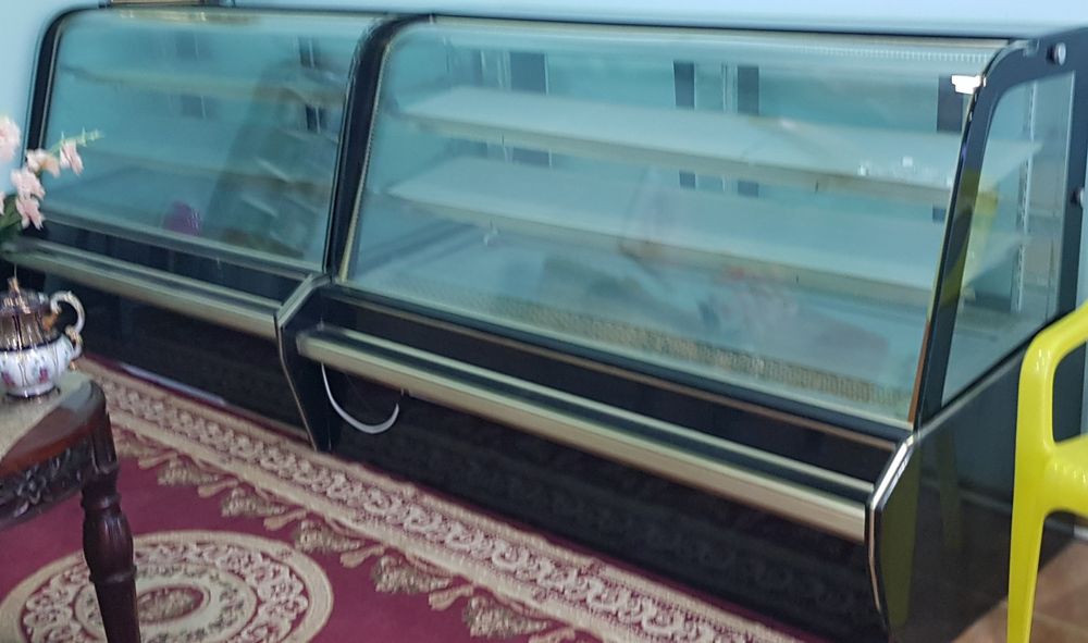 Холодильные витрины 2шт.в отличном состоянии