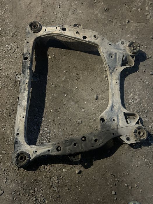 Подрамник на Камри 55