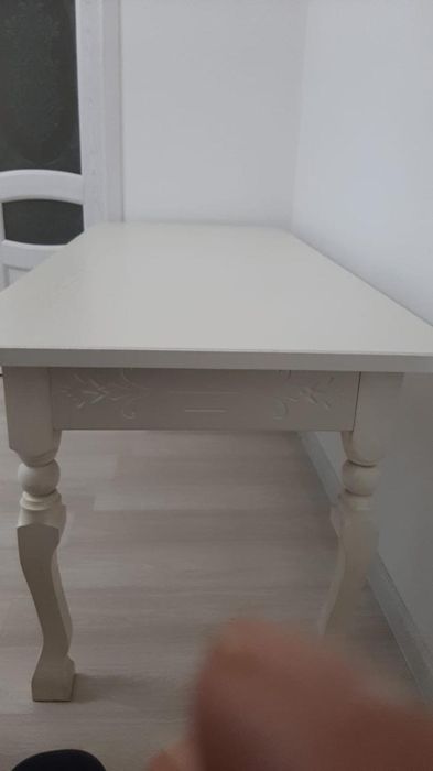 Продам стол для гостиной