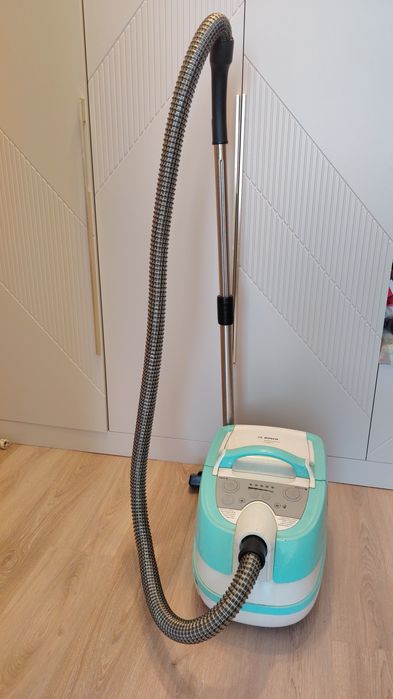 Моющий пылесос Bosch Serie 4 AquaWash&Clean