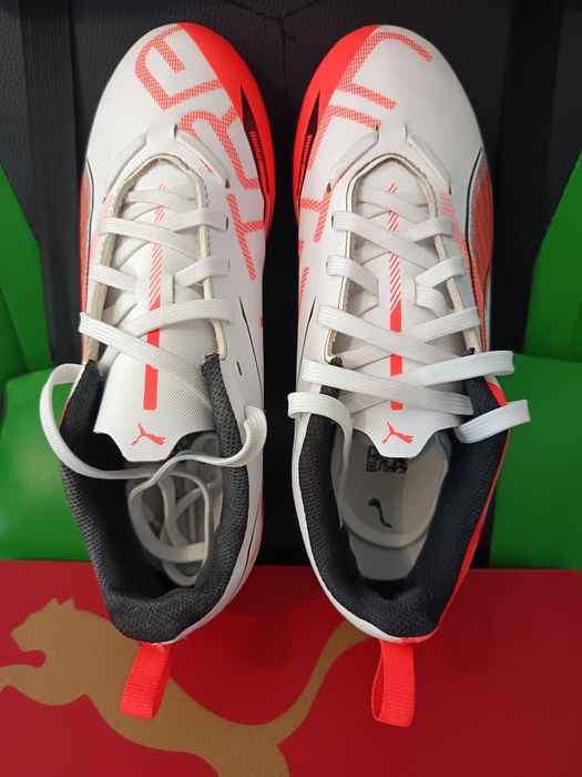 Детски бутонки""Puma Ultra 5 Play".