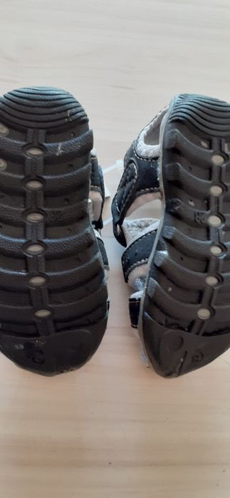 Чисто нови детски сандали